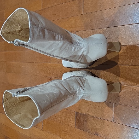 Elegant Cream Leather Calf-High David Aaron Women's Boots - Picture 6 of 12